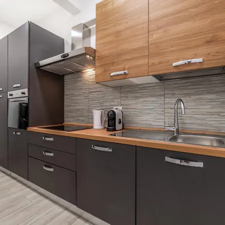 Garden Terrace - Metro Furio Camillo Daire *